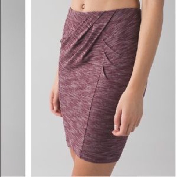 Lululemon pencil skirt in maroon - Picture 4 of 5